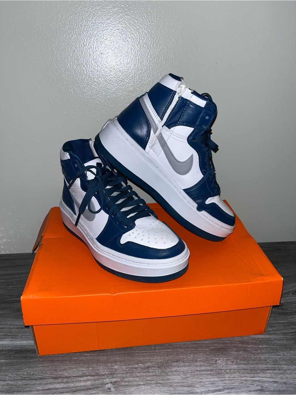 Nike Navy & White Elevate Sneakers with Grey Swoosh
